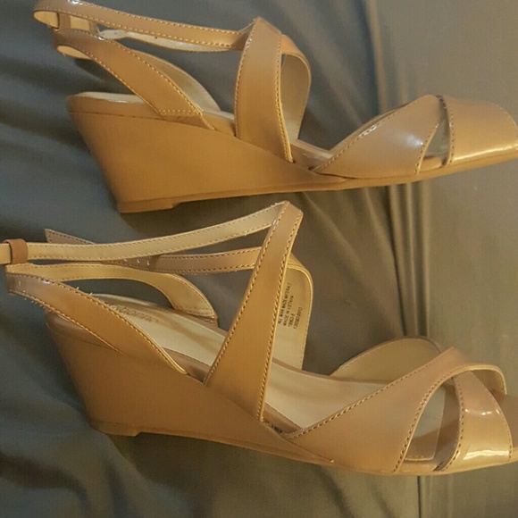 Liz Claiborne Shoes - Picture 4 of 5